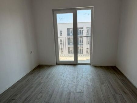 OKAZION – SHITET APARTAMENT 2+1 + 2 TUALETE - TIRANA ENTRY