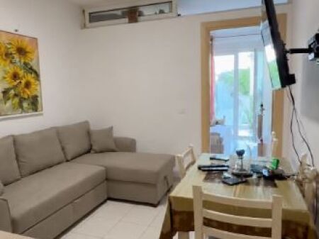 Shitet Apartament 1+1 Tek Qytet Studenti, prane Kompleks Ana   ID 5344