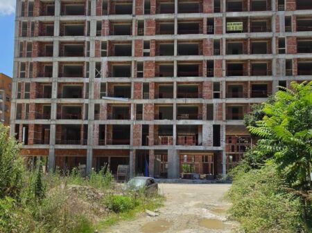 Shitet apartament 1+1 tek Riverside Residence , Astir , Unaza e re , ish Fusha e Aviacionit .