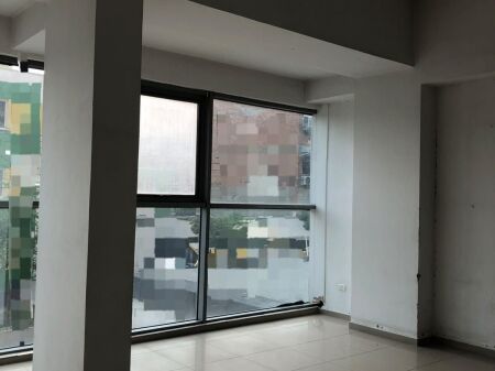 Jepet ambient biznesi me qera ne zonen e Pazarit te Ri prane Rruges Tefta Tashko ne Tirane  ID 5336