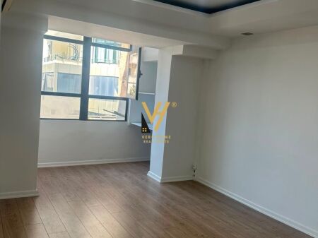 OFFICE 120 M2 FOR RENT AT BLV.ZOGU I PARE 1,300 EURO