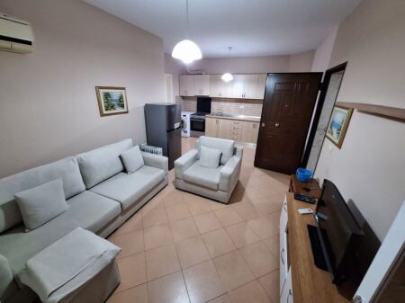 Appartamento 1+1 in affitto in Via Barikadave, vicino al liceo Sami Frasheri  ID 5339