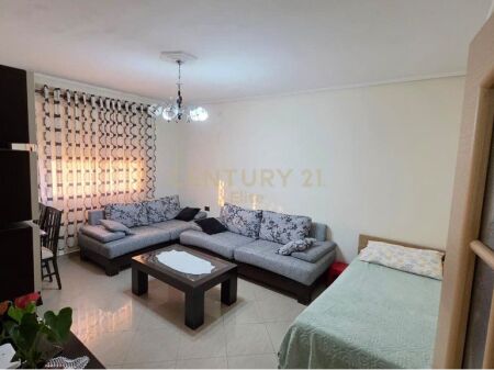 JEPET ME QIRA APRTAMENT 1+1 TEK OXHAKU 430 € /Muaj 40,000 Lekë /Muaj