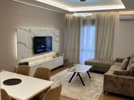 Apartament 2+1 per qera perballe Kompleksit Deliorgji!