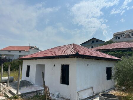 Shtëpi e papërfunduar me potencial të fortë investimi