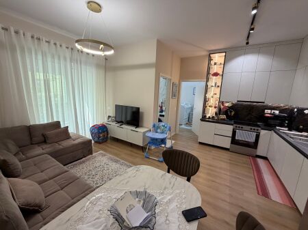 Shitet Apartament 1+1 Ali Demi