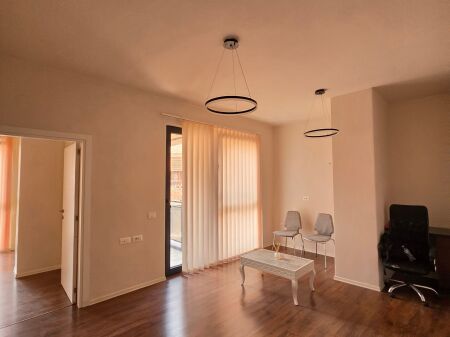 🏡 Ambient biznesi me qera  📍Komuna e Parisit, Rruga e Kosovarëve 💰Çmimi: 70.000 Lekë/Muaj