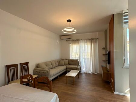 Jepet apartament 2+1 me qira tek Kopshti Zoologjik , Kopshti Botanik , Liqeni i Thate .
