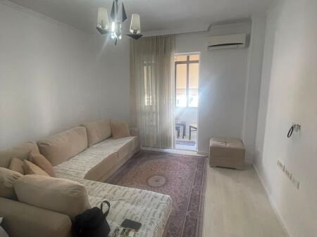 Rruga e Kavajes pas Globe jepet me qera Apartament 2+1 me mobilim bashkohor.