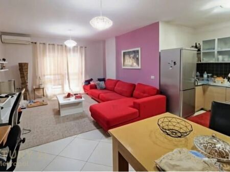 Apartament 2+1+2 per qira, te rruga Margarita Tutulani.