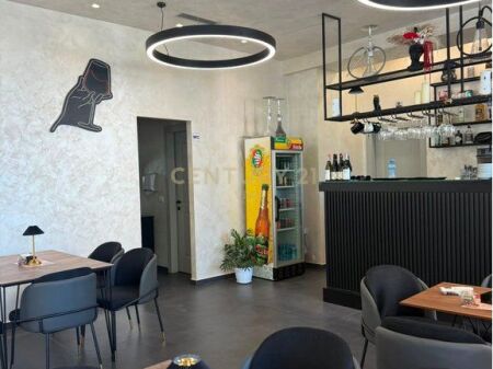 Locale investito in affitto, nella zona dello Stadio, Durres!!!