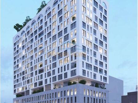 For sale, Penthouse 4+1+3, Komuna e Parisit.