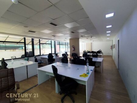 Zyrë Me Qira tek Shallvaret, Tiranë | 400 m²