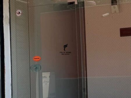 SHOP FOR RENT 45 M2 BARHYL STREET 70,000 LEKE FH-88007
