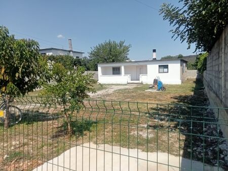Casa Privata in Vendita 3+1, 142 m2 + 500m2 cortile Via Et'hem Kazazi, Scutari, con Atto di Proprietà, recentemente rivalutata. 125 milioni lek trattabili