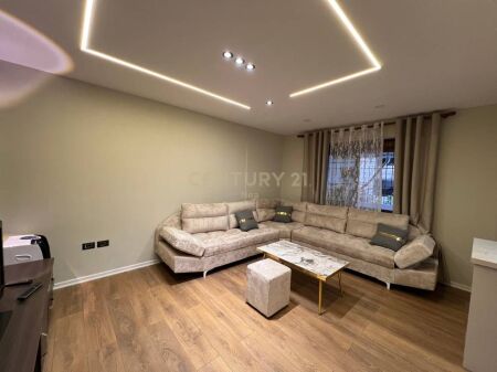 Apartament 2+1 per qira ne Ali Demi! 600 € /Muaj 60,000 Lekë /Muaj