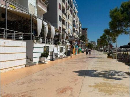 Ambient Komercial në Golem ,Durres - Mundesi e Shkelqyer Investimi !!!