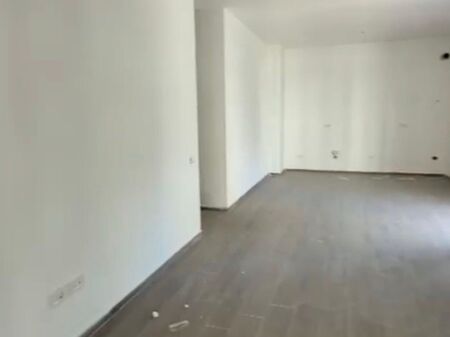 Shitet apartament 2+1