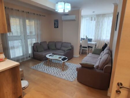 Apartament 1+1 me qira "Komuna e Parisit"