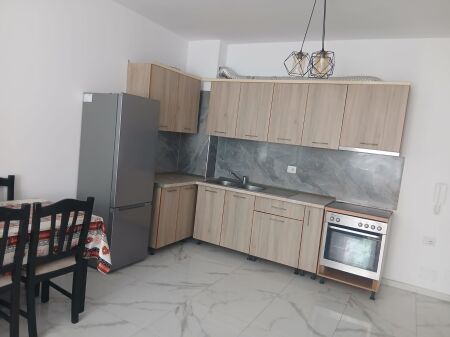 Jepet apartament 1+1 me qira ne Kamez , Rruga Aleksandria .
