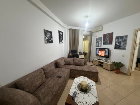 1+1, peti street dry lake, 400 thousand leke