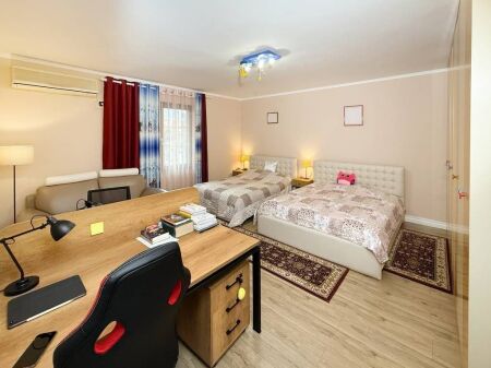 Rent, 4-storey Building, Red School, Tirana.