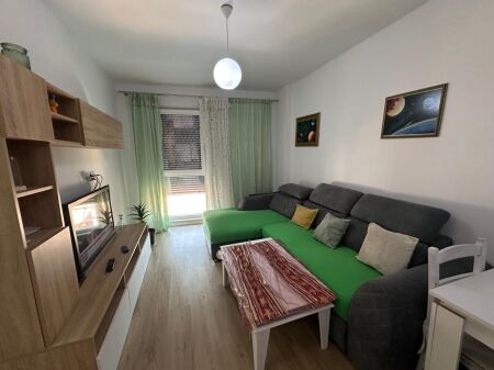 🏢Xhamllik appartamento 1+1, arredato, in affitto. 50.000 Leke   