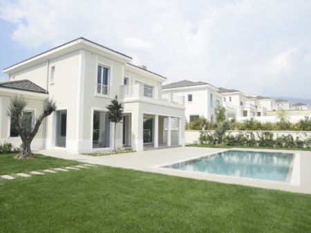  VILLA IN VENDITA CON PISCINA | ROLLING HILLS 2