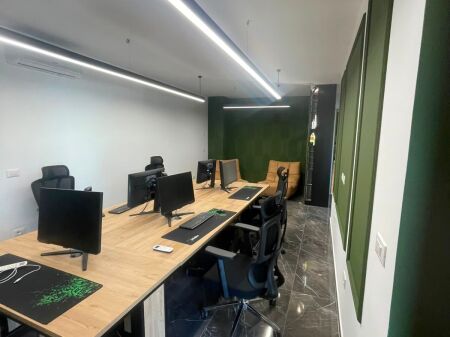 Office space available at the Foleja e Gjelber Complex, Zogu i Zi, 21 Dhjetori, Muhamet Gjollesha Street, Durresit Street.