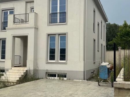 VILLA WITH POOL FOR SALE – ROLLING HILLS 2