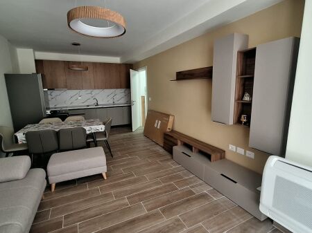Appartamento 2+1 in affitto in Via 5 Maji, Tirana