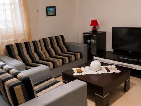Apartament me qera  Mihal Grameno