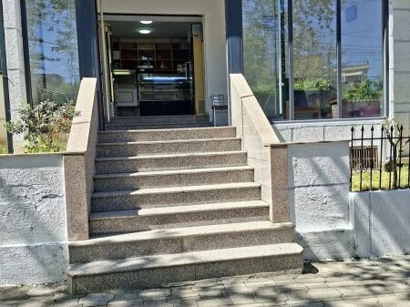 DYQAN ME QIRA - STACIONI I TRENIT, TIRANE