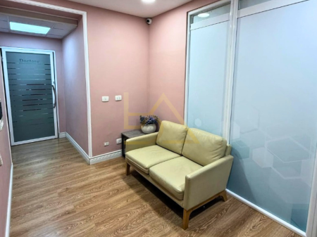 Ufficio in Affitto – Bllok, Tirana