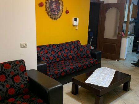 🏢Rruga Fortuzi,pas Ministrise se Drejtesise,jepet me qera apartament 2+1,i mobiluar.60,000Leke