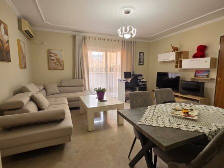 🏡 Appartamento 1+1 in affitto  📍Comune di Parigi, Via Medar Shtylla 💰 Prezzo: 70.000 Lek/mese (negoziabile)  