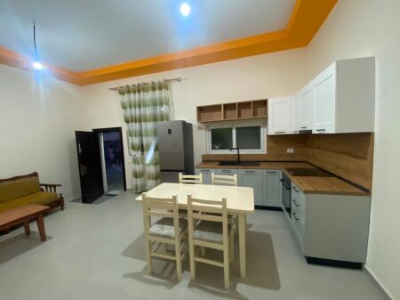 Apartament 1+1 per qera Kombinat !