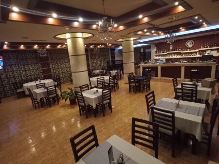 BAR-RESTAURANT FOR RENT IN WORKING CONDITION - PORCELAN TIRANA