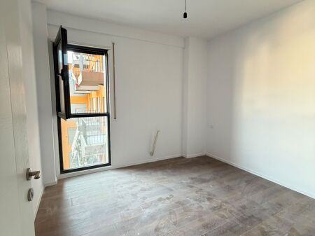 PER SHITJE APARTAMENT 2+1+2 ME PARKIM NE XHAMLLIK