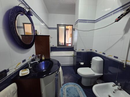 Apartament 1+1, Komuna e Parisit!