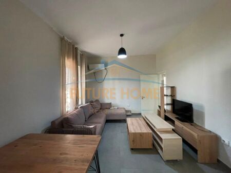 Shitet, Apartament 2+1, Shkolla e Bashkuar, Tiranë