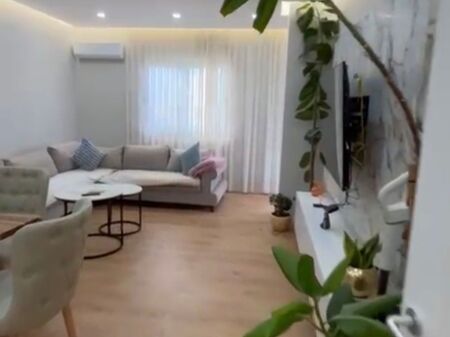 Shitet Apartament 2+1+2 + ballkon te Ish Urt Durres