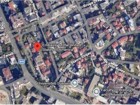 Shitet, Ambient Biznesi, Rruga e Elbasanit, Tirane.