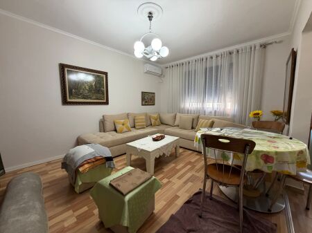 Shitet Apartament 1+1 - Laprakë, Pranë KMY