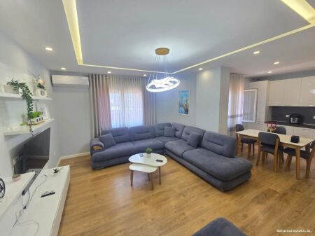 Appartamento In Affitto 2+1 A Zogu i Zi (ID B2202044) Tirane