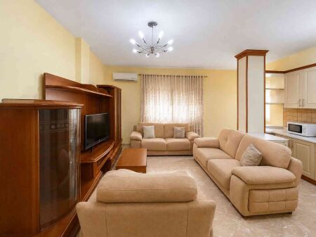 Shitet apartament në Durrës
