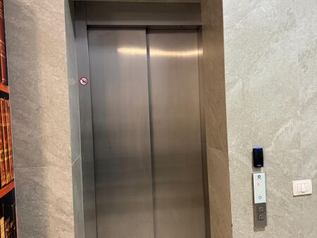 SUPER APARTAMENT PER SHITJE NE RRUGEN E PORTIT !!!!