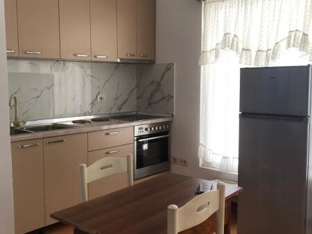 STUDIO APARTMENT 20000 LEKE.NEAR THE EUROPEAN UNIVERSITY OF TIRANA.