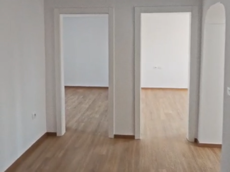 Apartament 1+1 per shitje tek Medreseja !