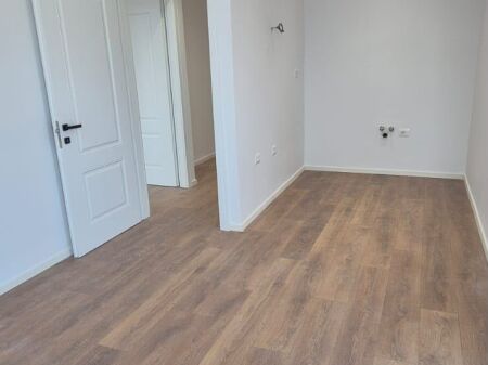 Shitet apartament 1+1